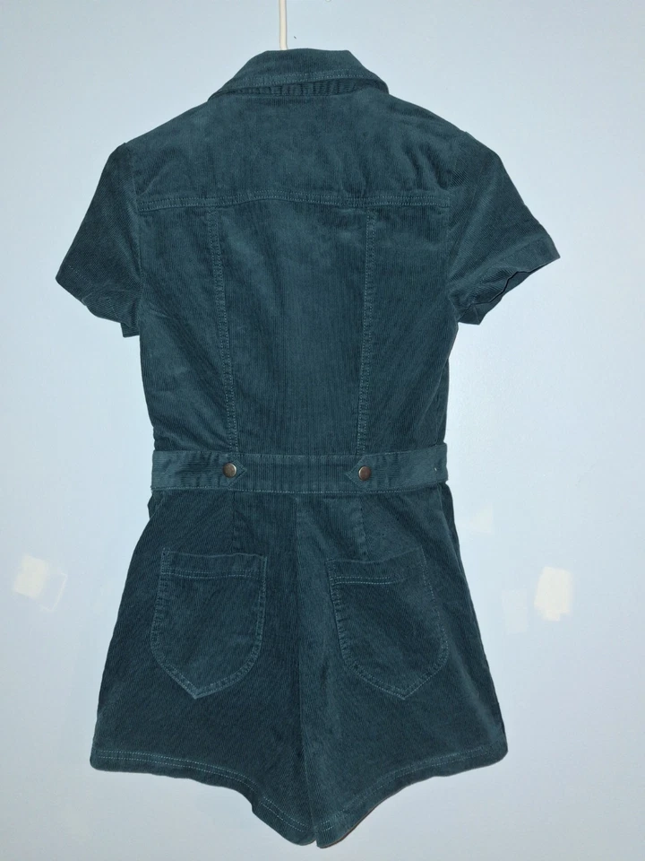 Mono corto de pana verde oscuro mameluco Urban Outfitters talla pequeña Foto 2 de 4