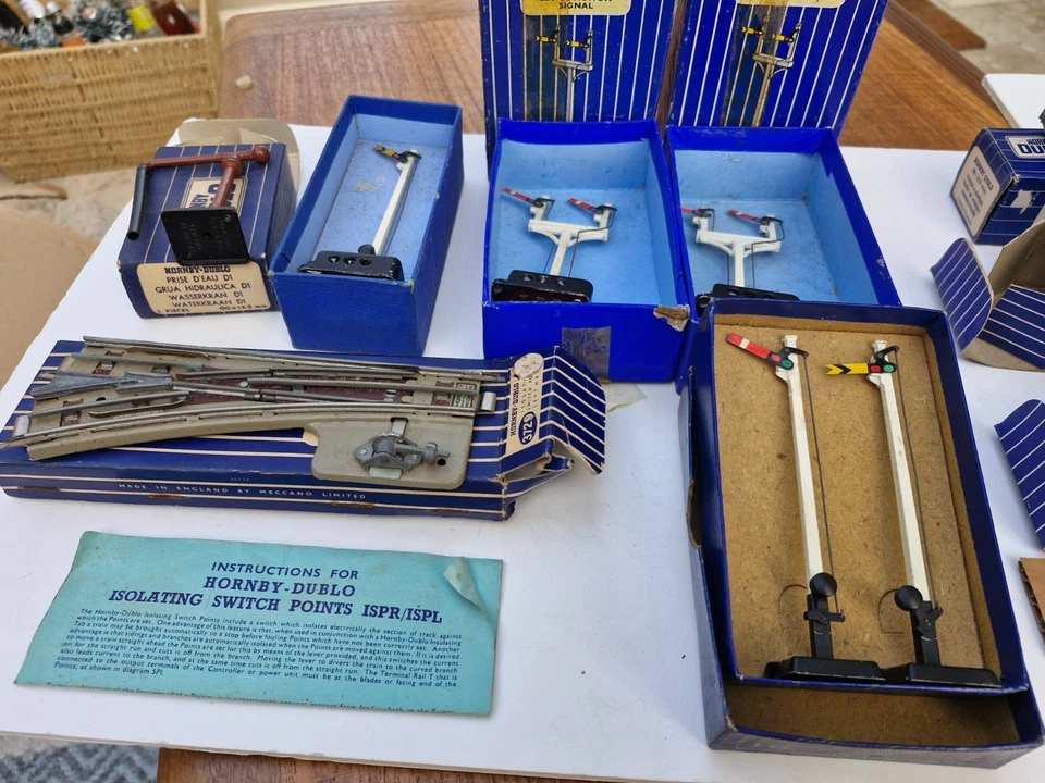 Job lot of boxed OO gauge 3 Rail Hornby Dublo wagons and accessories - Image 3 of 4