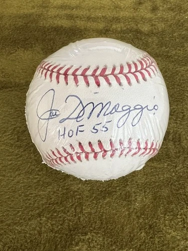 Joe DiMaggio Signed Baseball No Certification from Estate. JFD