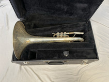 QUALITY OLDS ELKHART, IND. U.S.A. SILVER MARCHING MELLOPHONE  OLDS CASE