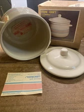 McCoy Pottery Stone Craft Casserole Dish with Lid. 3 QT. N.O.S. (bin 4)