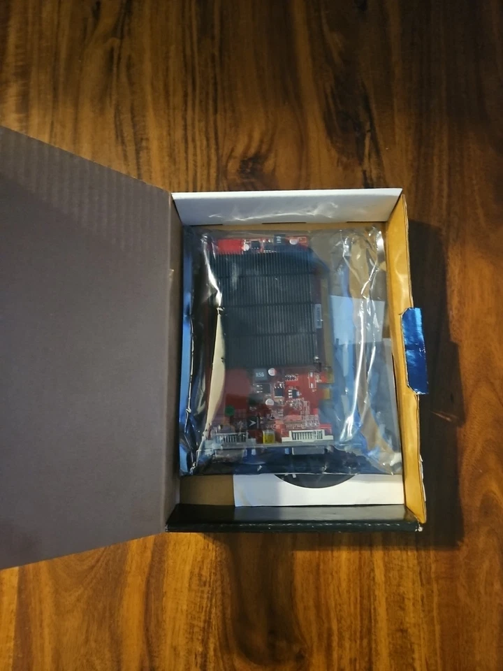 VisionTek 900530 Radeon 5450 PCIE 512MB  ATX Dual DVI B2 Graphics Card - Image 2 of 4