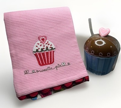 Target 2007  Sweetie Pie   Tea Towels & Cupcake Cup Set RARE New W/ Tags