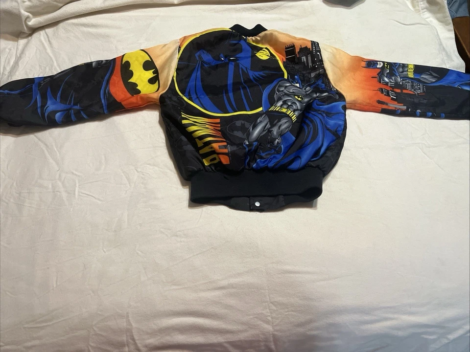 Chaqueta Batman Juvenil Línea Tiza De Colección 10/12 con Bolsillos DC Comics Foto 3 de 4