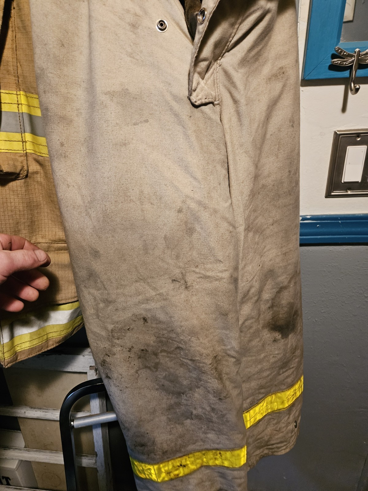 Firefighter Turnout Gear With Fire Shelter, Boots, Gloves Flashmask, Helmet, Bag