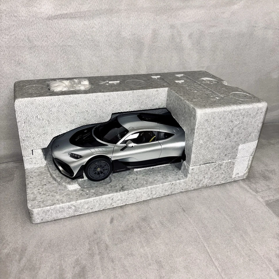 Mercedes Benz AMG ONE Hypercar 1:18 NZG Dealer Edition - Immagine 2 di 4