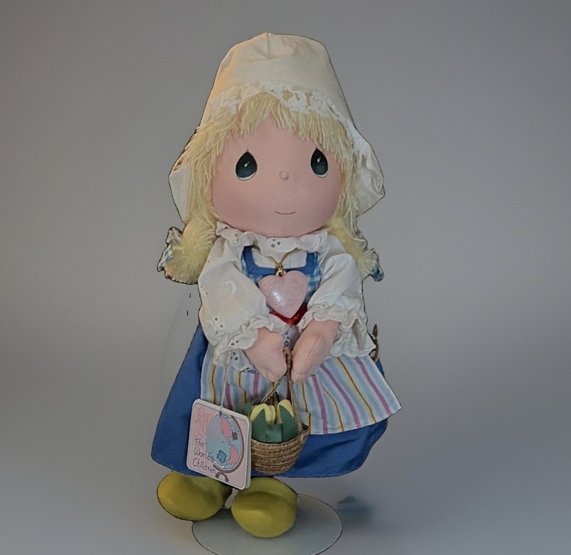 Applause Precious Moments The World's Children 14in Cloth Doll w/ Stand 16337