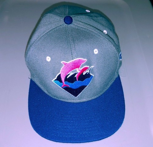 Pink dolphin hat - Gem