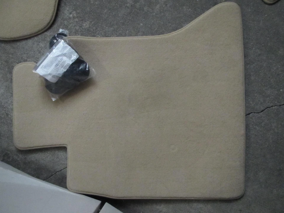 Juego de alfombras de piso delanteras y traseras izquierda y derecha BMW F10 ActiveHybrid 5 535i 11-16 OEM Foto 3 de 4