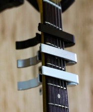 Gitarren-Kapodaster KB7 E-Gitarre Akustikgitarre Capodaster schwarz silber weiss