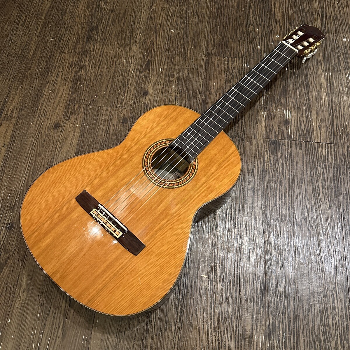 Classical Acoustic Guitar Yamaha C-330C Natural Spruce Top