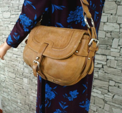 KENNETH COLE DAMEN ECHT LEDER SCHULTER HAND TASCHE SILBERNIETEN CAMEL