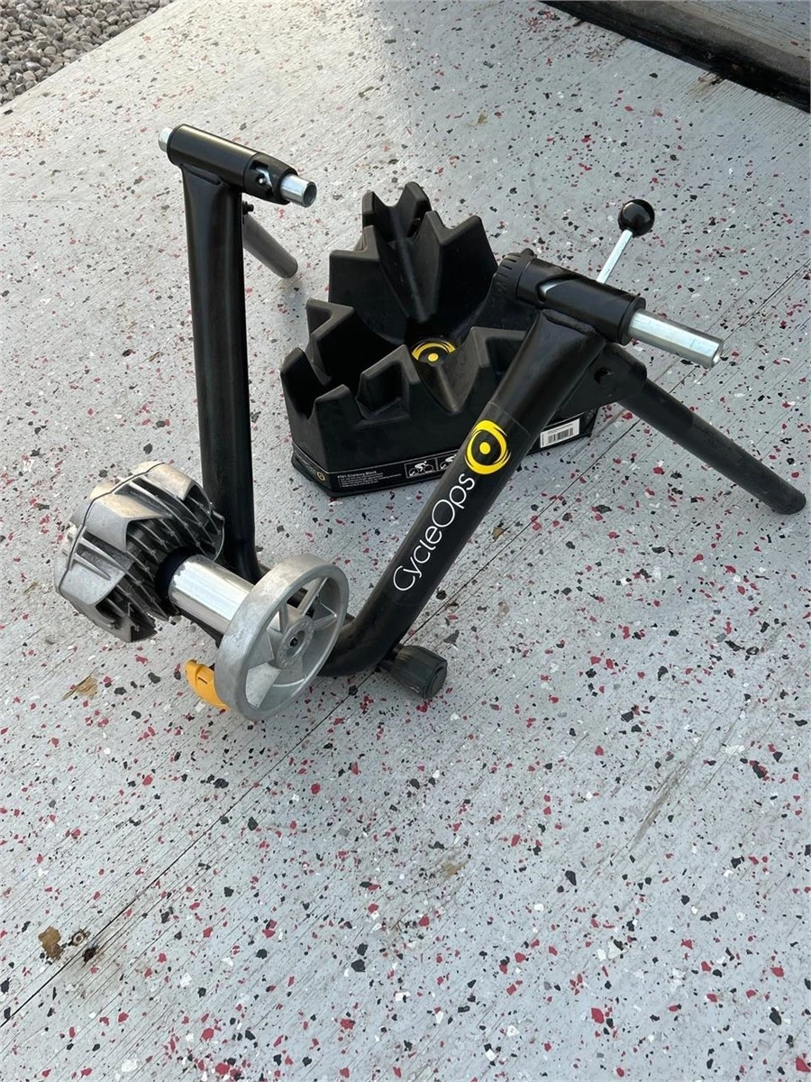 Preços baixos em Cycleops Fluid 2 Bicicleta Bike Trainers e Rolos