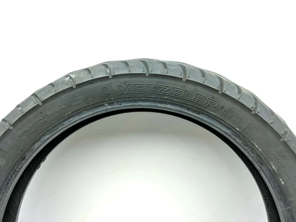 Neumático delantero Metzeler Lasertec 130/70-18 Foto 2 de 4