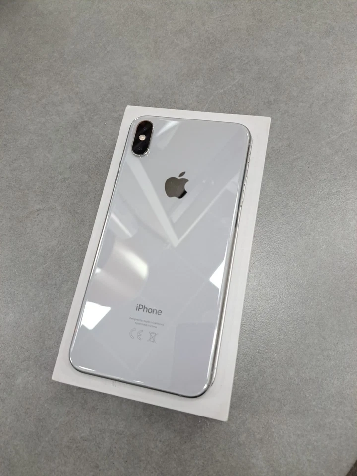 Apple iPhone XS Max - 64GB - Argento (Sbloccato) - Immagine 2 di 4