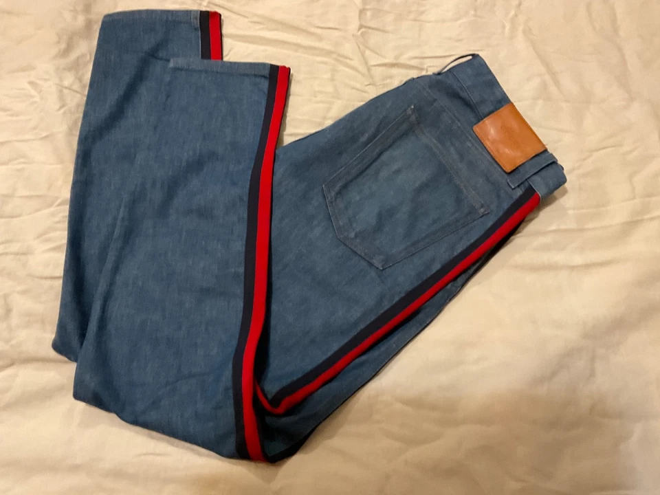 Jeans masculino Gucci com listras vermelhas - Imagem 2 de 4