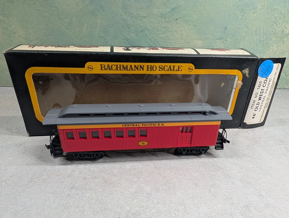 Bachmann HO Union Pacific Railroad Model Railroad Passenger Cars
