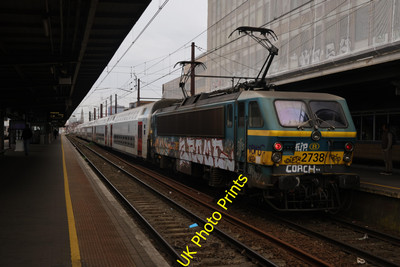 Foto SNCB Belgische Eisenbahn 12x8 Baureihe 27 2738 stabilisiert in Brüssel - Mitte um 2023 3
