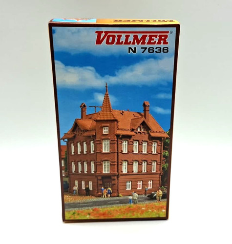 Vollmer N 1:160 - 7636 casa ferroviaria / casa de esquina - kit como nuevo embalaje original | Zustand: Gebraucht