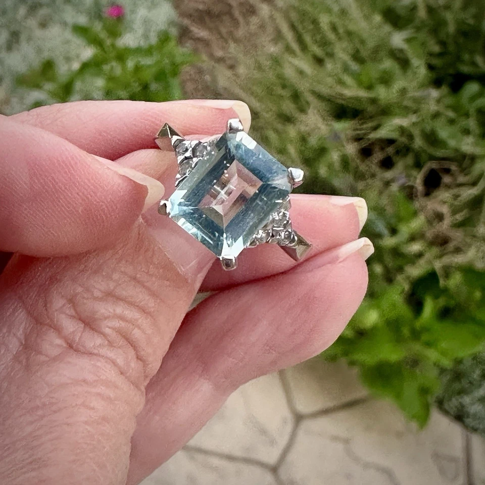 Impresionante anillo de oro blanco de 14k 2,7 quilates aguamarina + 6 diamantes, talla 6 Foto 2 de 4