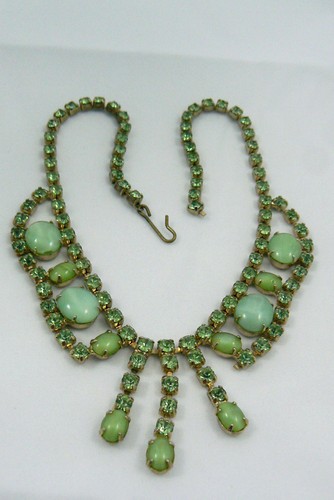 Vintage gold tone Green & Clear Crystal Rhinestones Pearly Glass stones Necklace - Picture 5 of 8