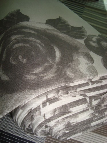 1 cut yard: New IKEA ROSMARIE Fabric White / Gray Grey Floral Roses 59" - Picture 4 of 7