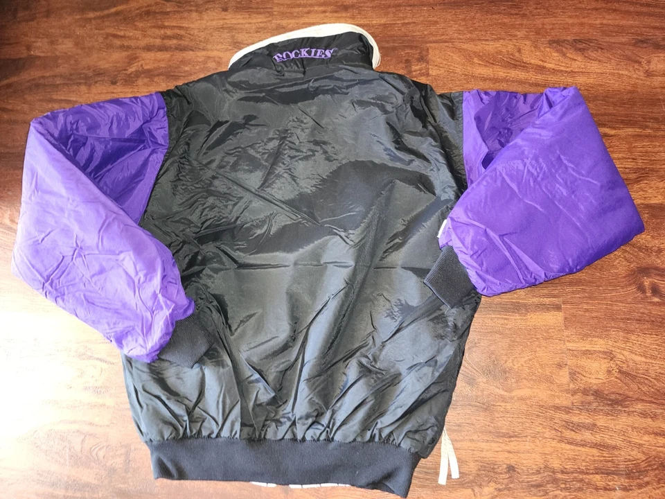 ВИНТАЖНЫЙ COLUMBIA MLB COLORADO ROCKIES ДВУСТОРОННЯЯ КУРТКА СРЕДНИЙ, ОН ИМЕЕТ ЖЕЛТЫЕ ПЯТНА  - Изображение 3 из 4