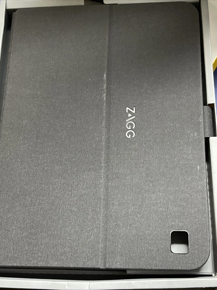 ZAGG Messenger Folio Keyboard Case for 9.7" iPad Pro, 9.7" iPad, iPad Air 2 / 1 - Image 4 of 4