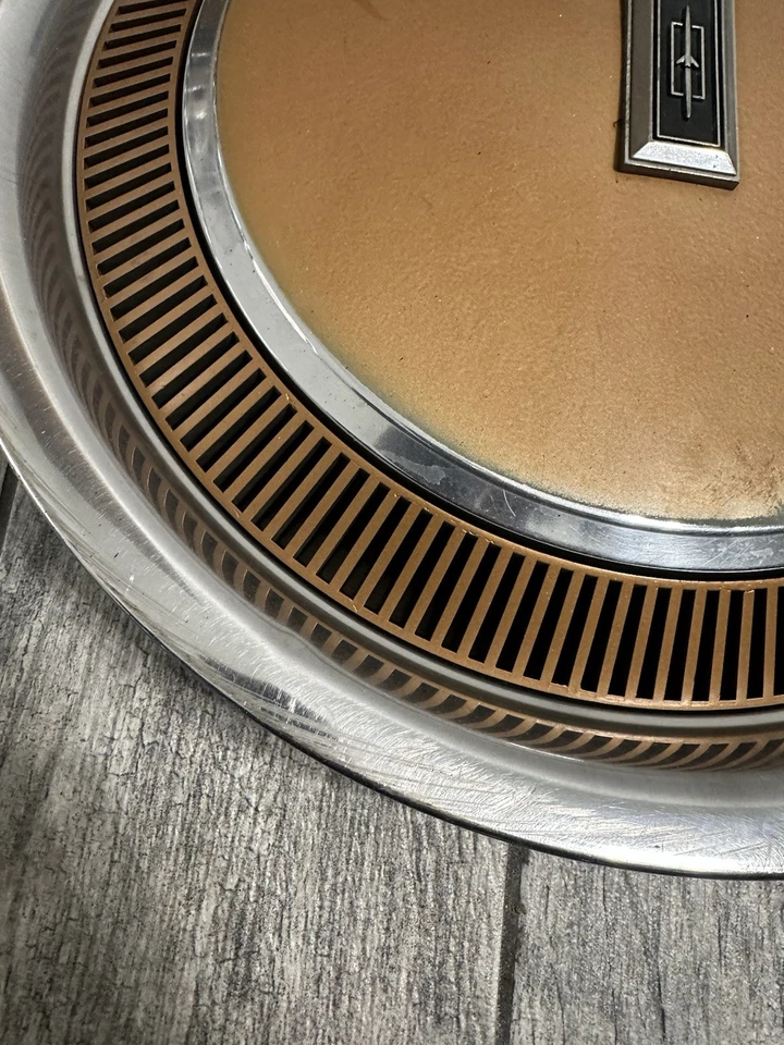 One 80-88 Oldsmobile Cutlass Sedán Supreme 14” Tapacubos Cubierta de Rueda OEM Marrón Foto 3 de 4