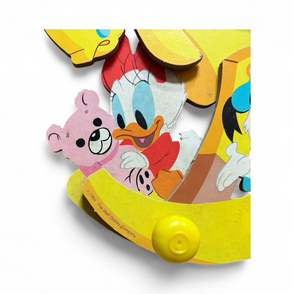 Perchero de pared de madera vintage de Disney para caballo mecedor con diseño de Mickey Mouse raro Foto 2 de 3