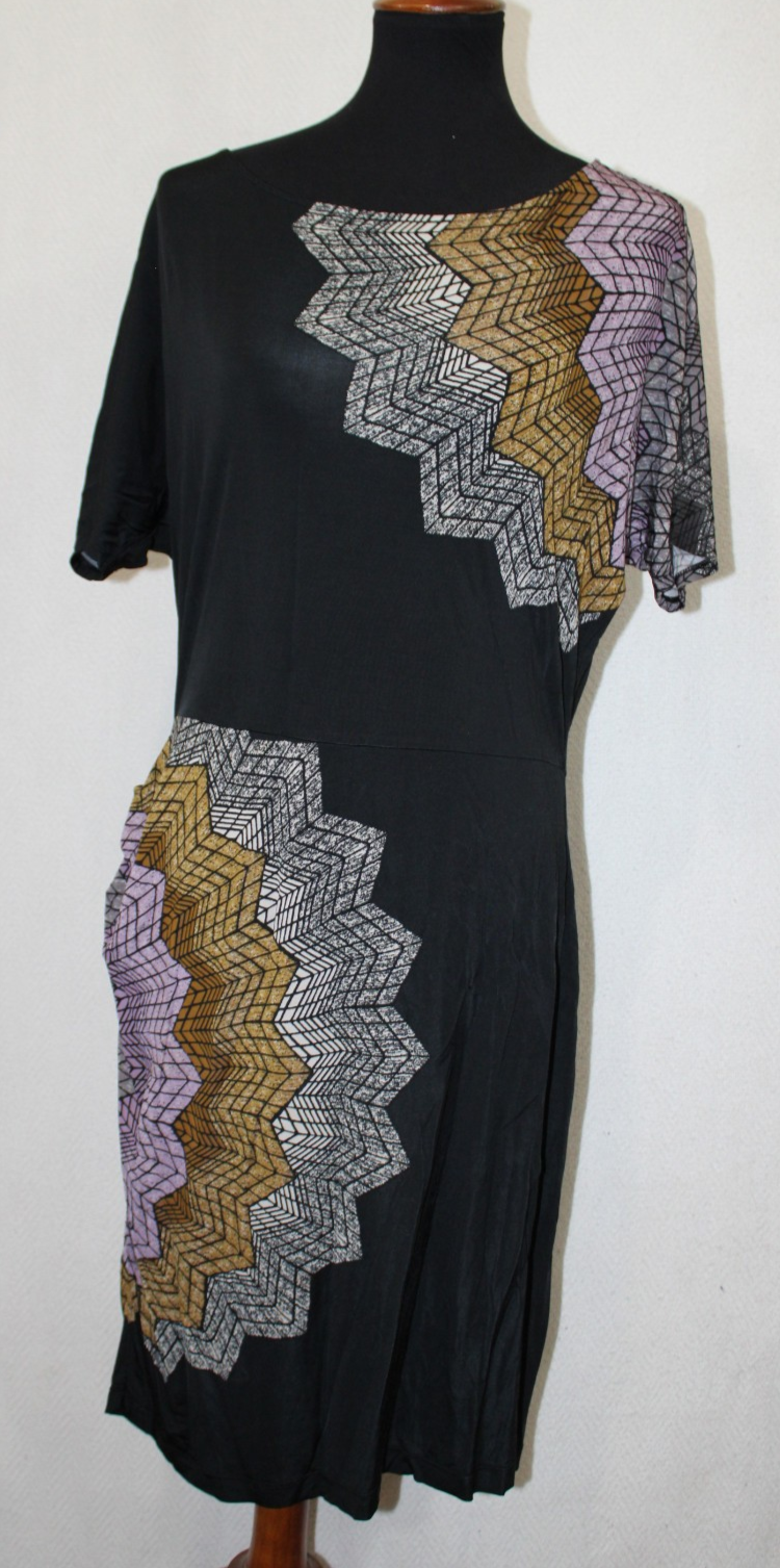 BCBGMAXAZRIA Sz L Short Sleeve Sheath Dress Black Geometric Stretch Ruched Side