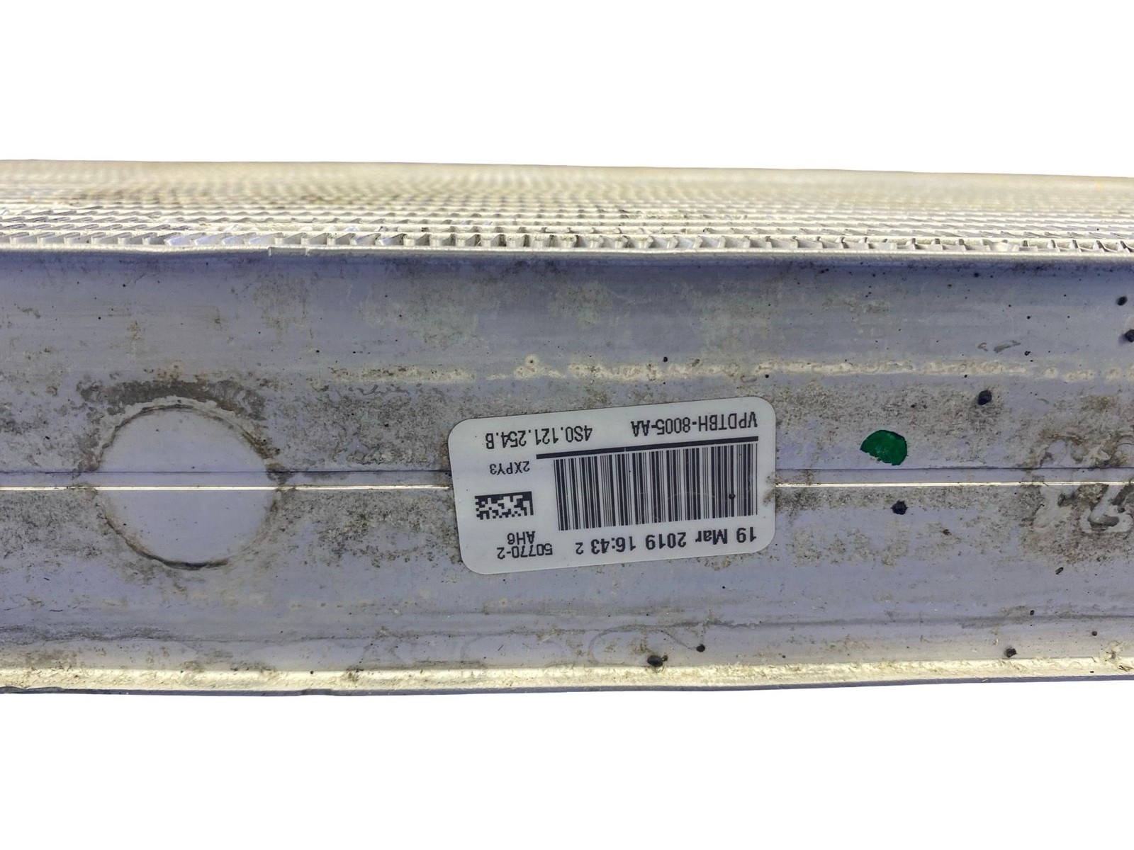2017-2023 AUDI R8 HURACAN R8 AWD 5.2L FRONT CENTER COOLANT COOLING RADIATOR OEM