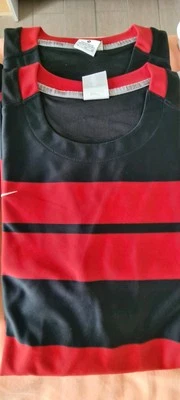 2 T-shirt NIKE Taille XL Rouge Et Noir - Photo 1/4