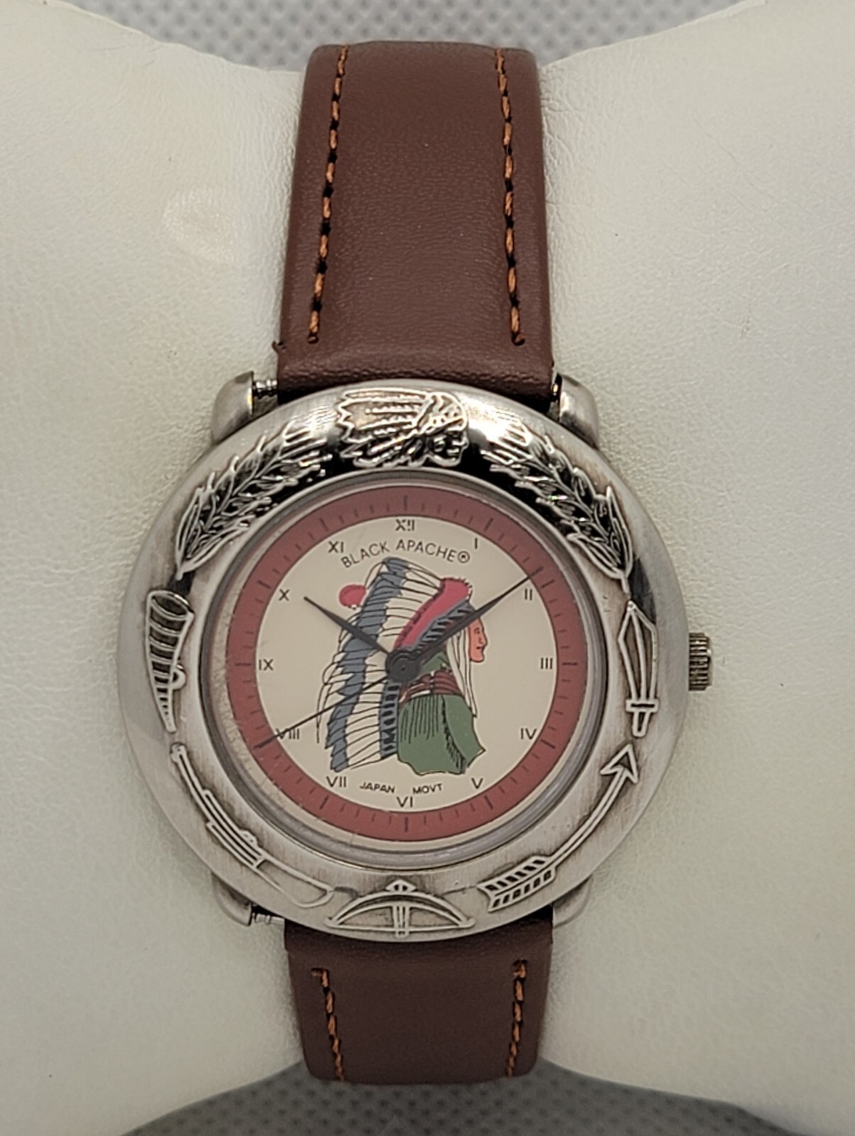 Reloj analógico unisex de diseño de caballo negro apache redondo cuero marrón J8