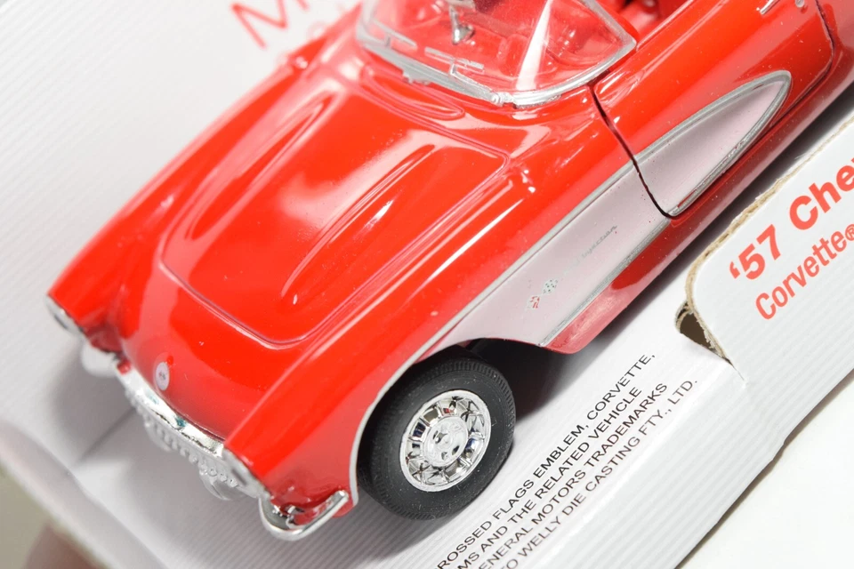B14 1:38 WELLY MINIAGO CHEVROLET CORVETTE CONVERTIBILE 1957 ROSSO NUOVO CON S... - Immagine 3 di 4