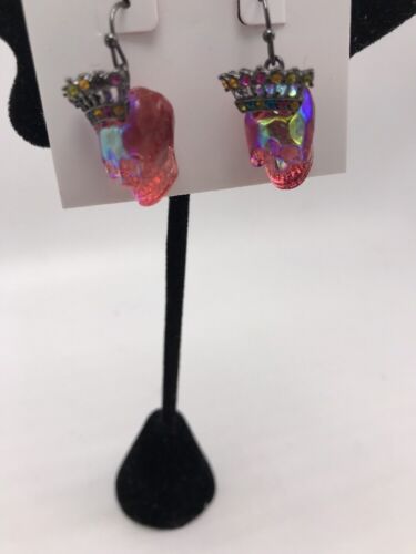 $32 Betsey Johnson ALL HALLOWS Pink Crown Skull Hematite Tone drop earrings F1 - 第 2/8 張圖片