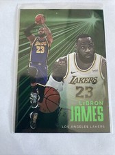 2020-21 Panini Chronicles - Essentials Green #227 LeBron James