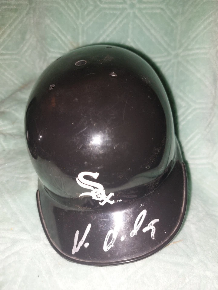 Mini cascos autografiados de los Medias Blancas Paul Konerko Joe Borchard Foto 2 de 4