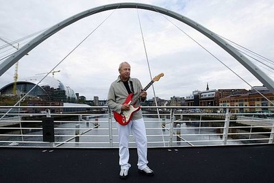 Dire Straits front man Mark Knopfler plays Local Hero on the Mille- Old Photo 1