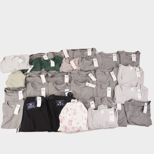 Hollister & Gilly Hicks Various Womens Tees, Dress, Tops & Joggers Lot of 30