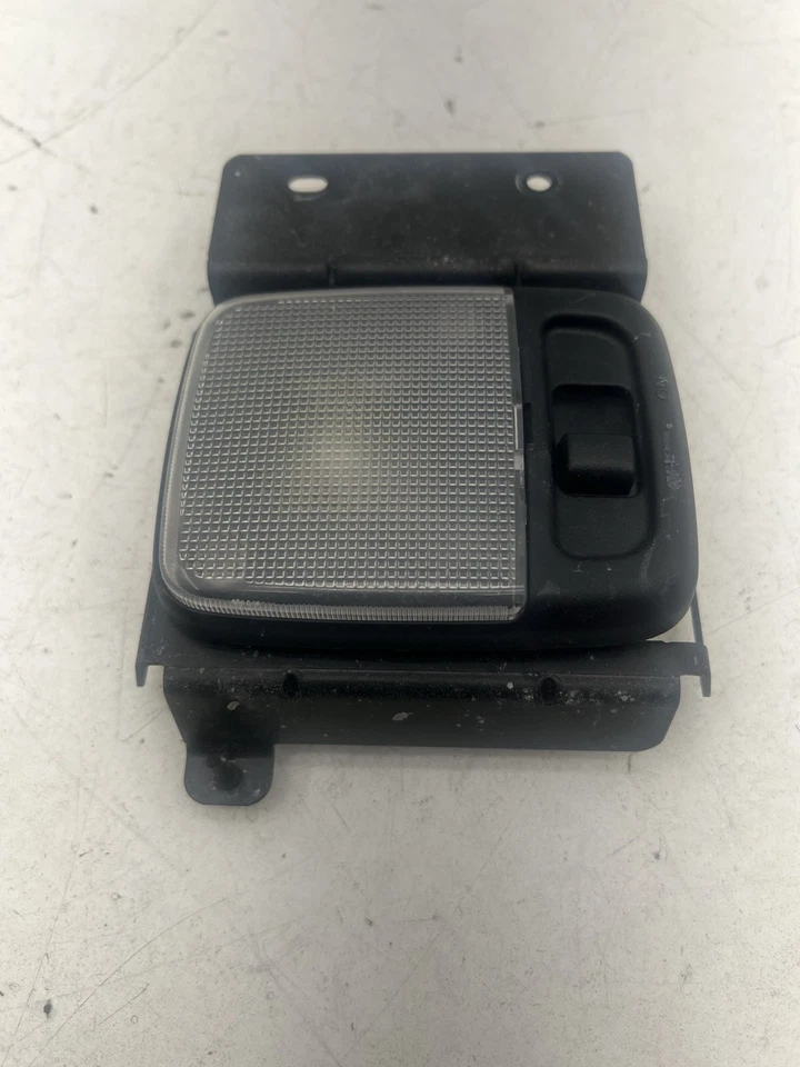 Оригинальный центральный грузовой купольный фонарь для Nissan NV 2500 2012-2020 годов выпуска. - Изображение 3 из 4