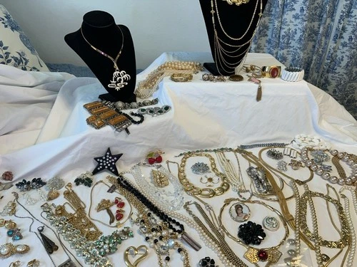 Vintage Jewelry Lot CROWN TRIFARI MONET NAPIER CORO More Golden 160 Pieces
