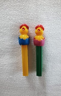 PEZ NO FEET vintage CHICKS Austria 3.9 NO PAT# yellow/blue green/purple
