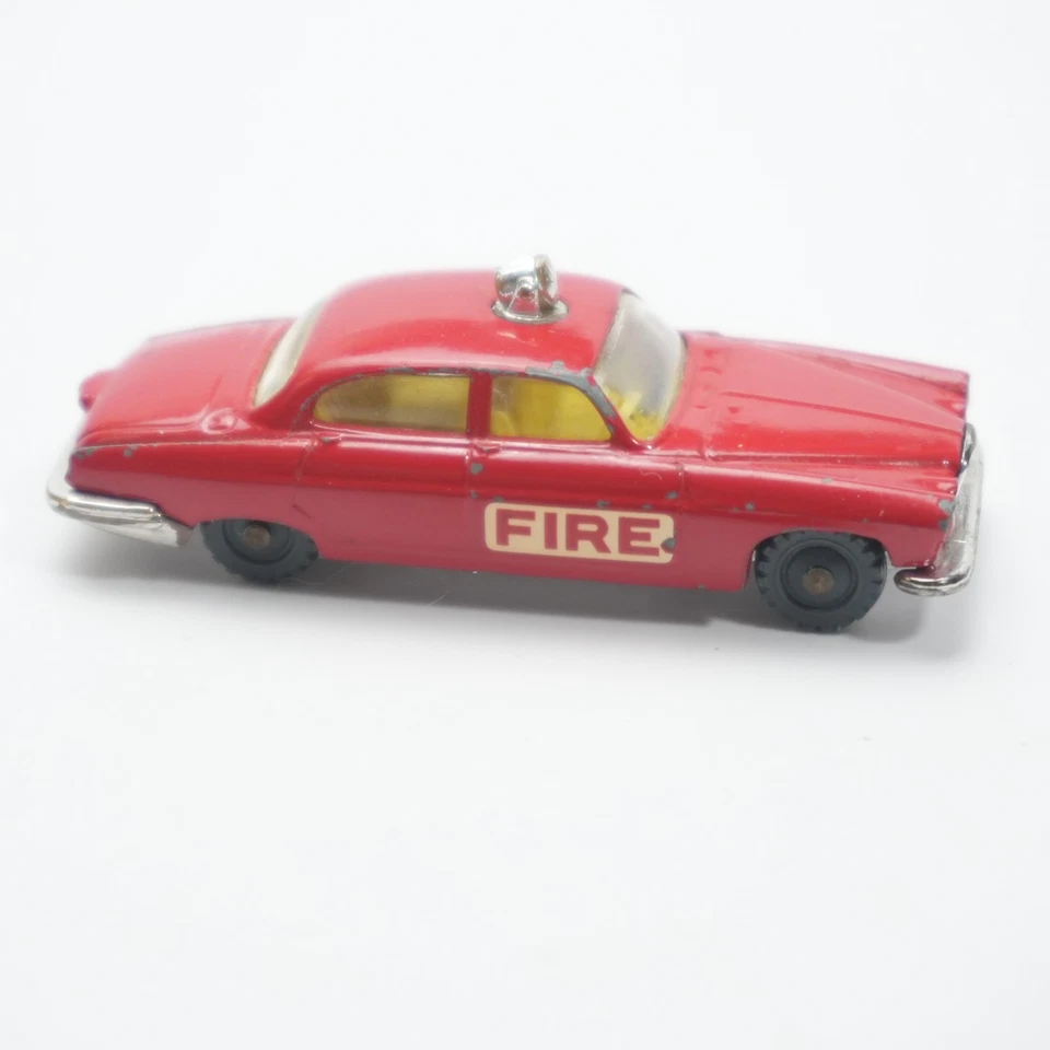 Vintage Husky Red Jaguar Mk 10 Fire Chief Car HO Diecast/Plastic - Image 3 of 4
