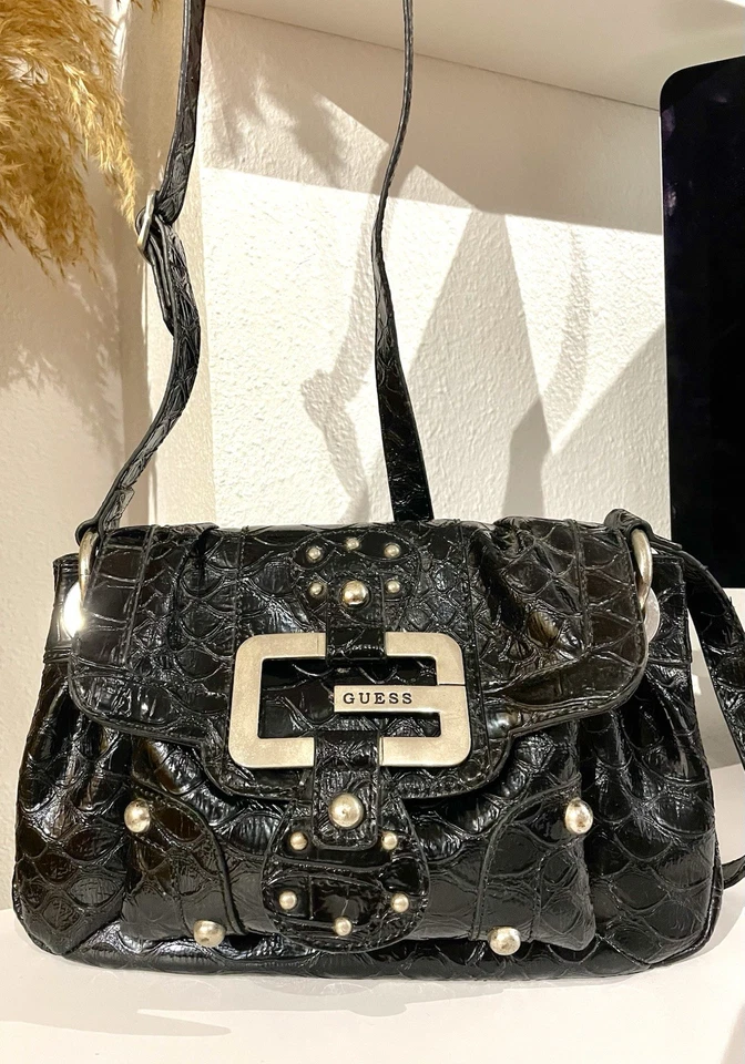 Guess vintage hebilla logo bolso baguette Y2k bolso de mano metal logo monogr... - Imagen 2 de 4