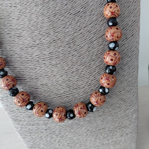 Vintage Necklace Brown Wood Black White Glass Beads Hippy Boho Bohemian - Picture 2 of 5