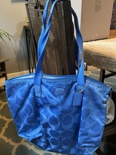 Coach Jasnoniebieski Signature Weekender Pakowalna nylonowa torba tote z torbą do makijażu