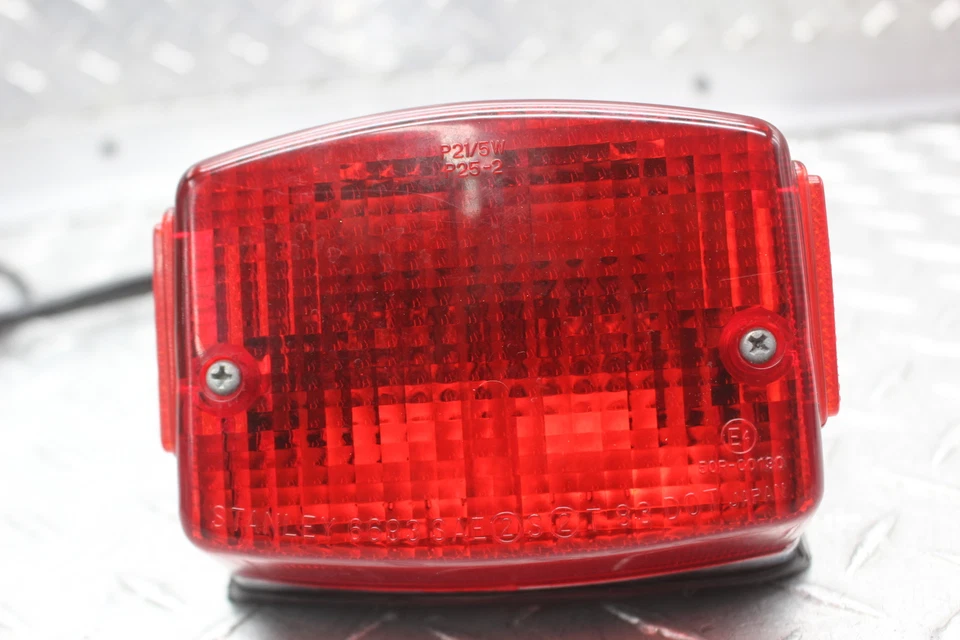 Kawasaki Vulcan 750 VN750A 2003 luz de freno trasera con luz de matrícula Foto 3 de 4