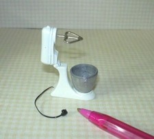 Appareil de cuisine miniature, GRAND BOL EN MÉTAL BLANC (1 1/4") : MAISON DE POUPÉE 1:12