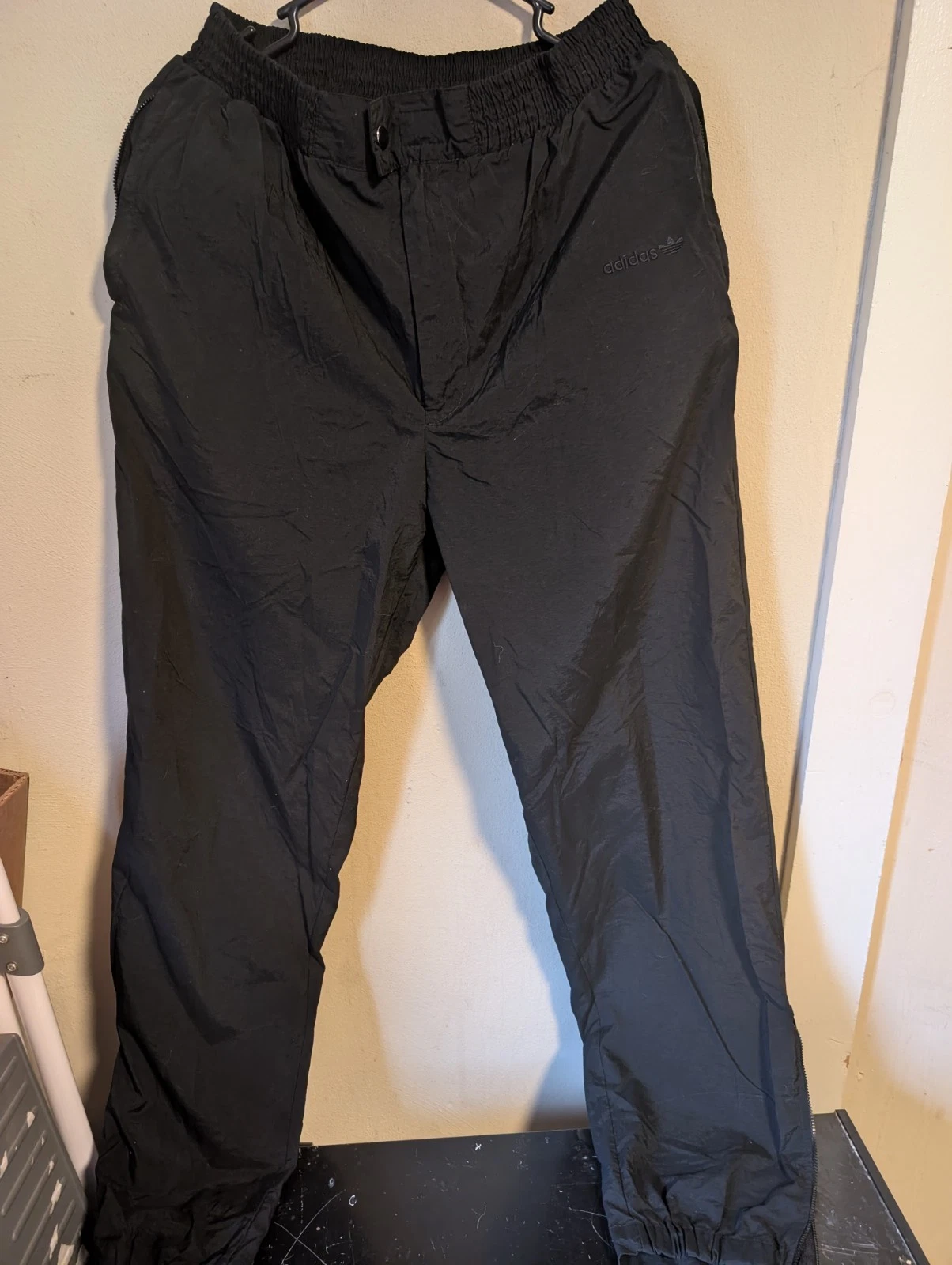 90s Adidas Trefoil Wind Pants MEDIUM Solid Black 100% Nylon Elastic Ankle Zip